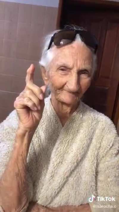 Caso queira ver o TikTok dessa senhora, é @isarocha.c(eu n uso isso, eu recebi no Discord.)