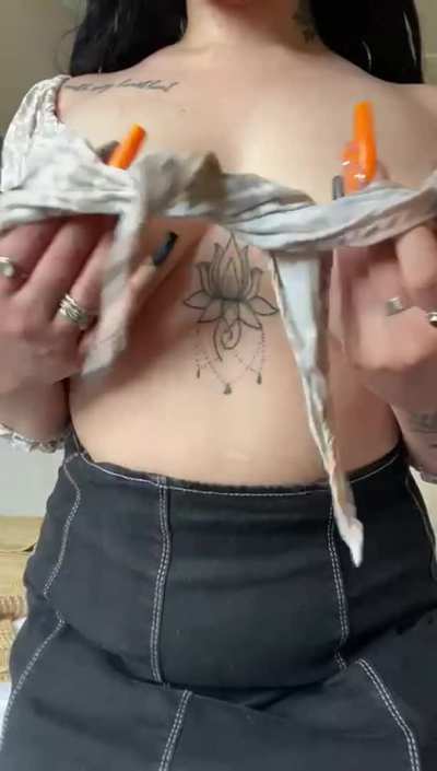 Did my big titties stop you from scrolling? 😈