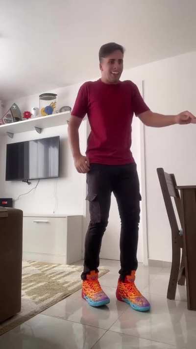 The way this guy moves is absolutely amazing and oddly terrifying at the same time