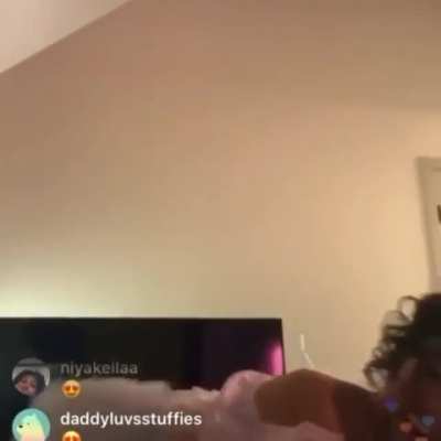cute twerking