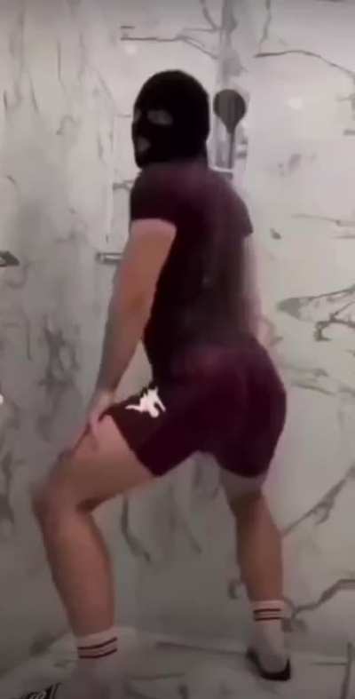 Anomaly when he unboxes a gold.