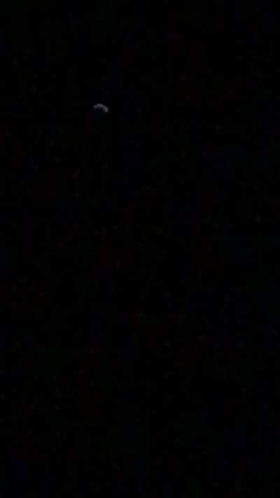 10:43-11:15 January 18 (just now) saw a ufo and I’m actually tripping myself out rn idk what to do. I’ve been rewatching the video for the past hour