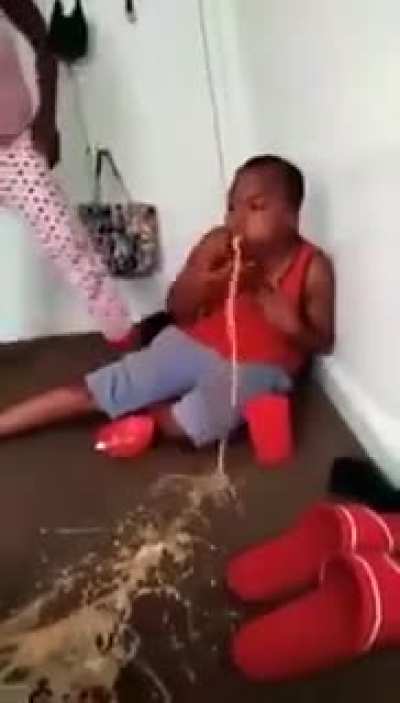 É meio nojento quem não quiser não olha