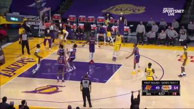 [Highlight] AD can’t get the dunk to go with Staples hyping