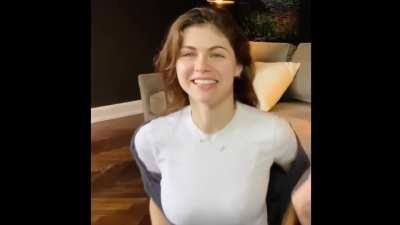 Shaking her coat off (YT 09/04/20)