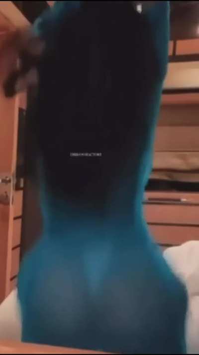 Ari ass clapping