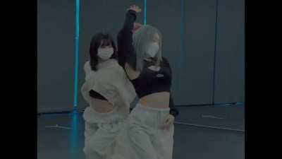 211230 SEULGI & WENDY - GOT the beat is having fun practicing 💥🤍💥[ENG SUB]