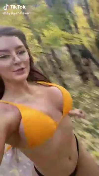 Jogging thru Nature 🥵 [@tay<wbr>ylawh<wbr>ateve<wbr>r]