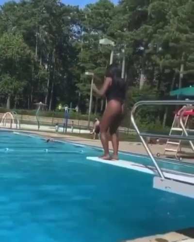 Unbelievable dive 🤣 this made me laugh