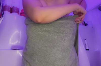 Fresh out the shower & ready to be sucked