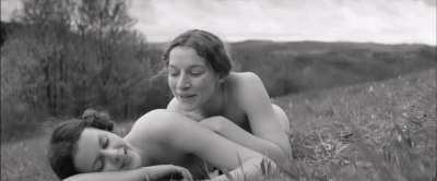 Antonia Bill & Philine Lembeck - Die andere Heimat – Chronik einer Sehnsucht (DE2013) - A BFF does silly things with you