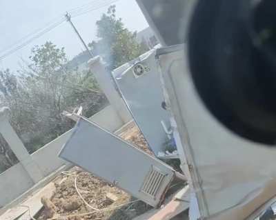 Construction worker pranks his friend by breaking the Porta potty he’s using