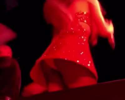 Her thick thighs an ass hot asf 🤤😍