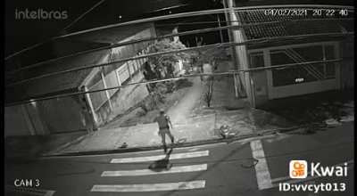 Brazil: cat running from the dog, burglar running from the police, and a guy running from his wife (SFW)