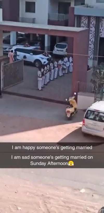 10 aadmi band baja rahe bc