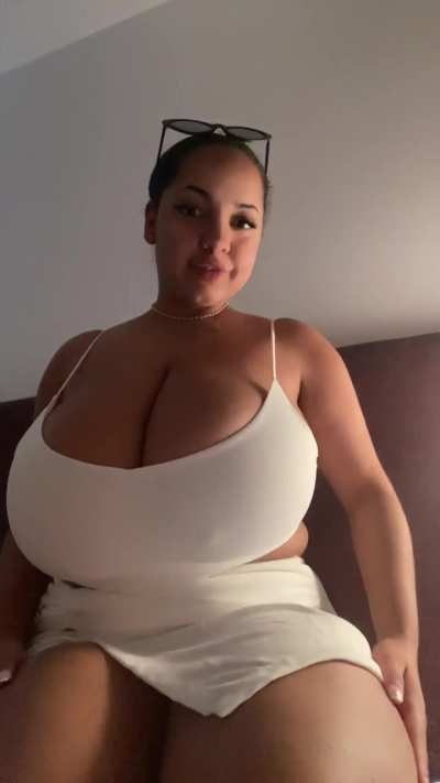 Layla is slaying in white dress