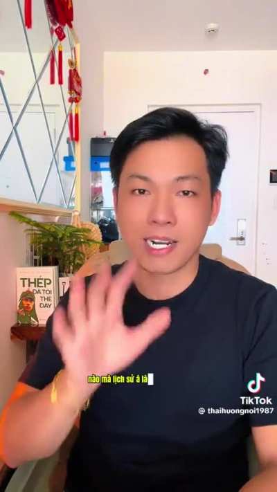 Phong bên Bàn Tròn Chính Trị đang bị tấn công