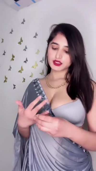 Rachel Sharma 🥵