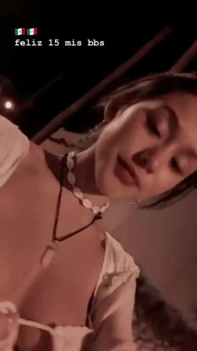 También Rebekita tiene unas tetas bien deliciosas