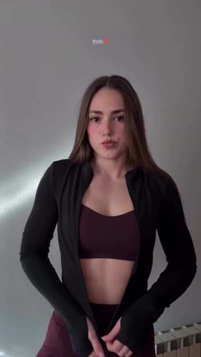The beautiful body of Clara Fernandez