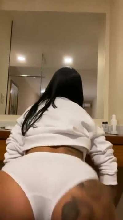 MC Mirella