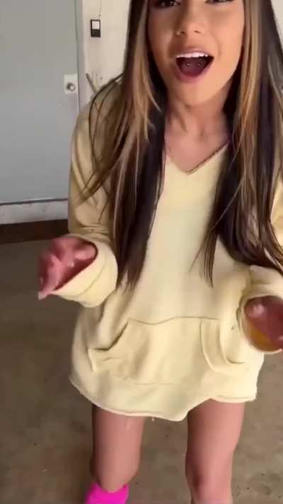 Whore Snaps her friend to come over when her bf is away