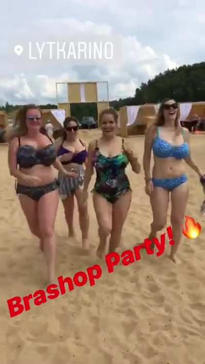 Big Titty Race!