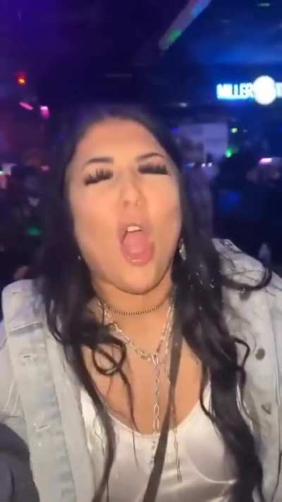 Right into the mouth yak 🤢