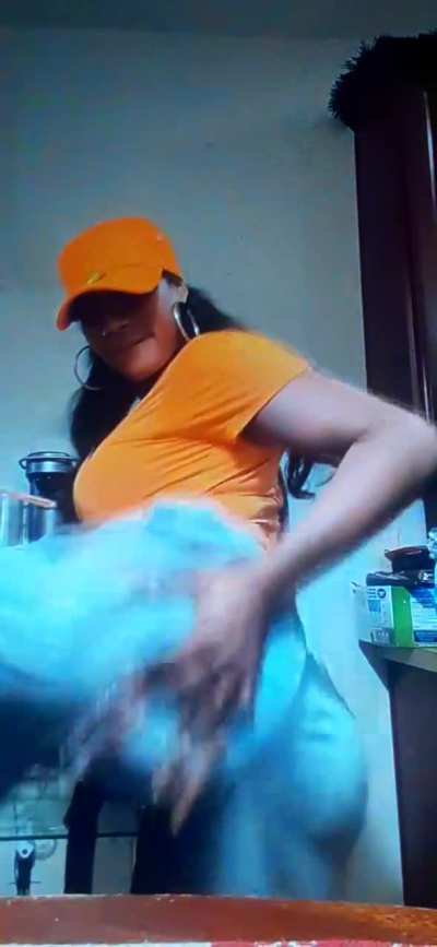 This women is Just shaking it up just sexy.😯😯😯🍦🍦🍦🥥🥥🥥
