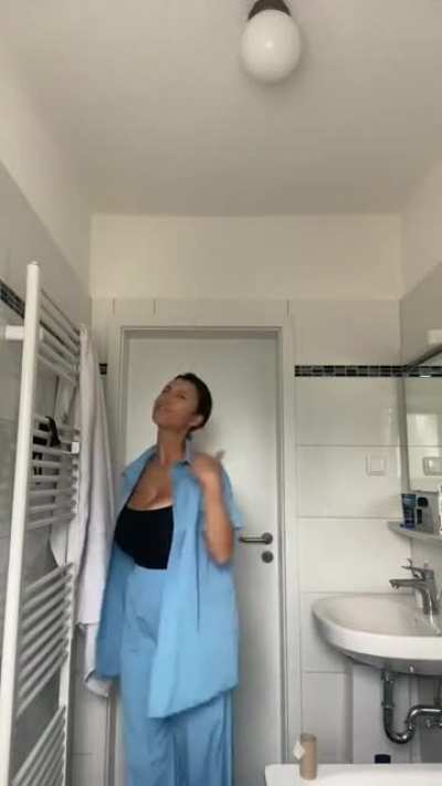 jiggly