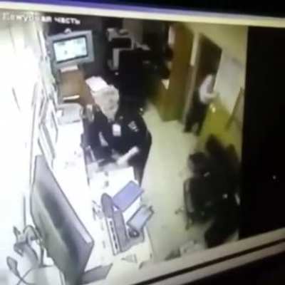 Побег со спущенными штанами