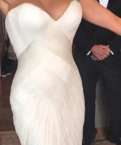 Sofia Vergara bouncing about