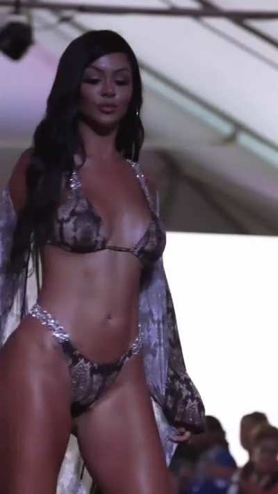Aline Bernardes (@all<wbr>inebe<wbr>rnard<wbr>ess)