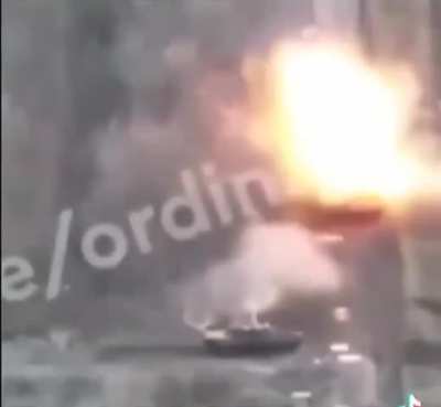 Ukrainian tank destroys russian tank close range