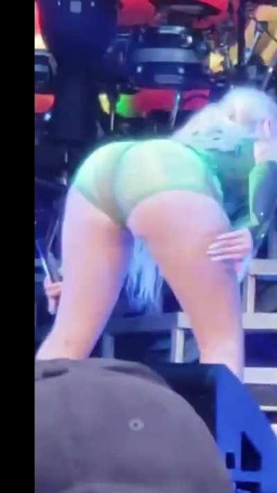 Twerking on Stage