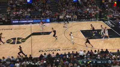 [Highlight] Brook Lopez blocks S. Fontecchio layup and now has 4 blocks in the first 4 minutes of the game!
