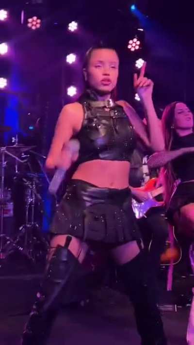 Se mueve tan rico.. que perra 🔥