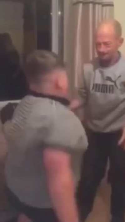 👊😱😭🥊🤯🪑