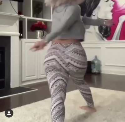 HOT: Mimi tells Trolls to kiss her ass