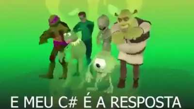 Shrek esta a cuspir fatos