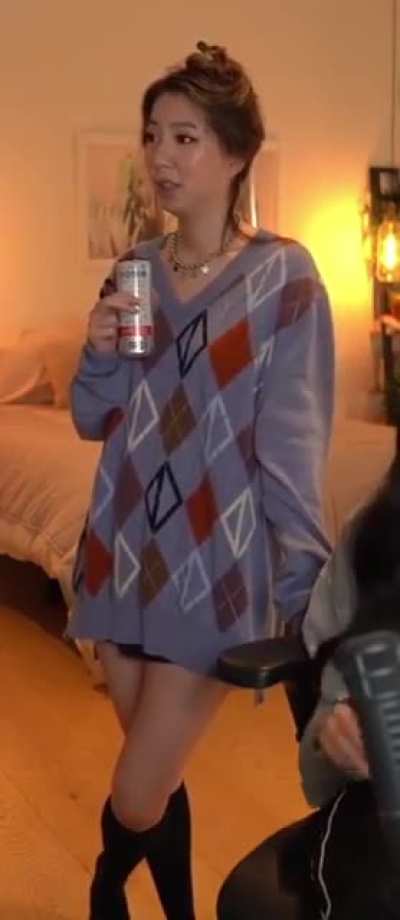 Leslie thighs