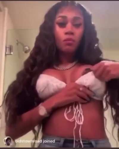 Nene did this right after getting her tits done 😂