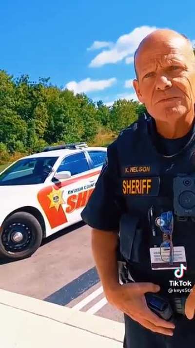 A “racist” sheriff, a language barrier… and a baby in her belly!