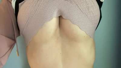 Stop scrolling and watch me drop my tities for you