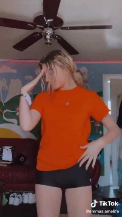 Idk why but the way she moves in this video is hot af to me