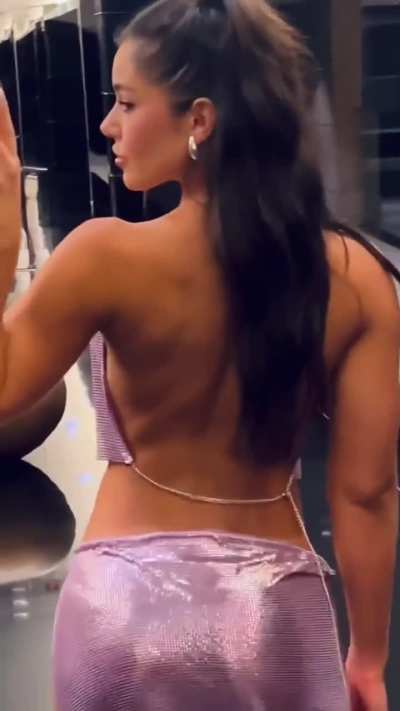 Iara Guimarães | @iara<wbr>sguim<wbr>araes<wbr>
