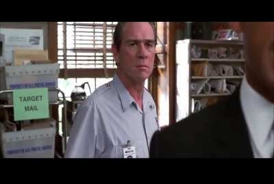 Acalorada discusión ente el agente J y Mafe Walker en Men in Black