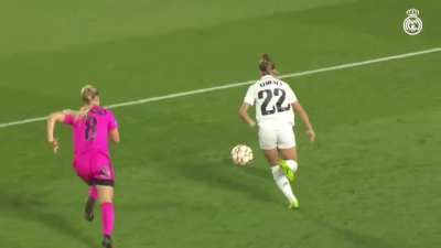 Alt. angles of Athenea's backheel control before assisting Caroline Weir for the 1-1