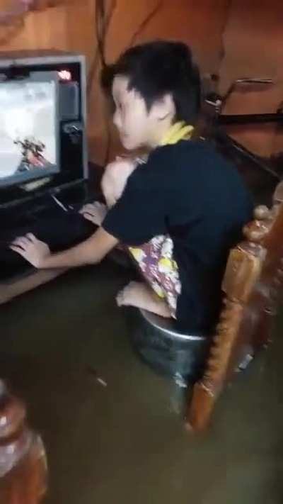 These are some gamers in the Philippines that are still trying to play Crossfire despite flooding. Literally gamers never quit.