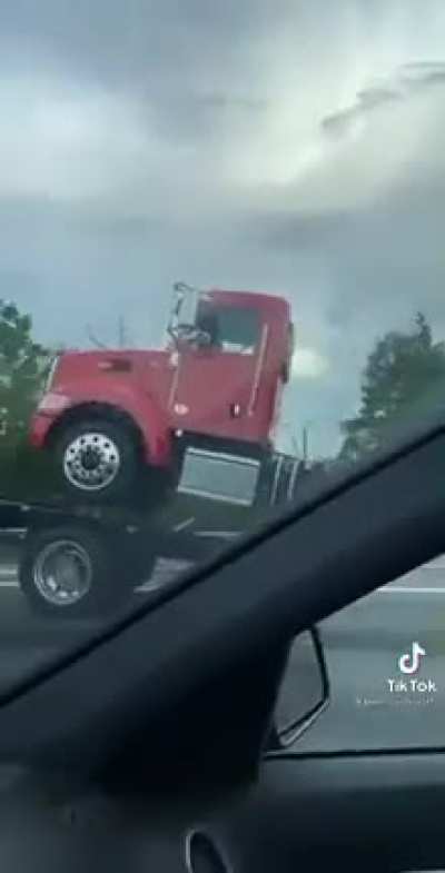 😳